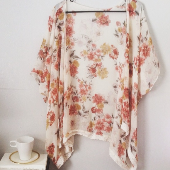 Mason and Mackenzie Tops - Mason and Mackenzie Floral Kimono Cardigan Small